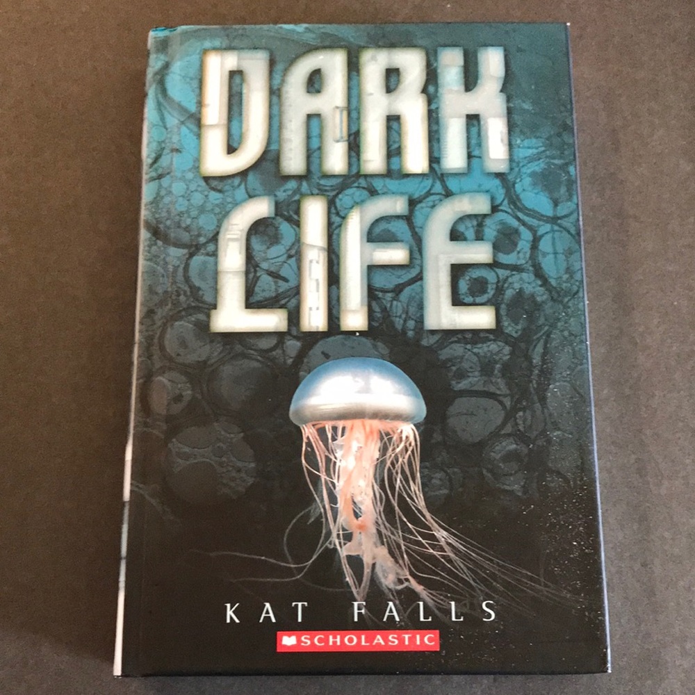 DAR LIFE by Kat Falls hardback book.